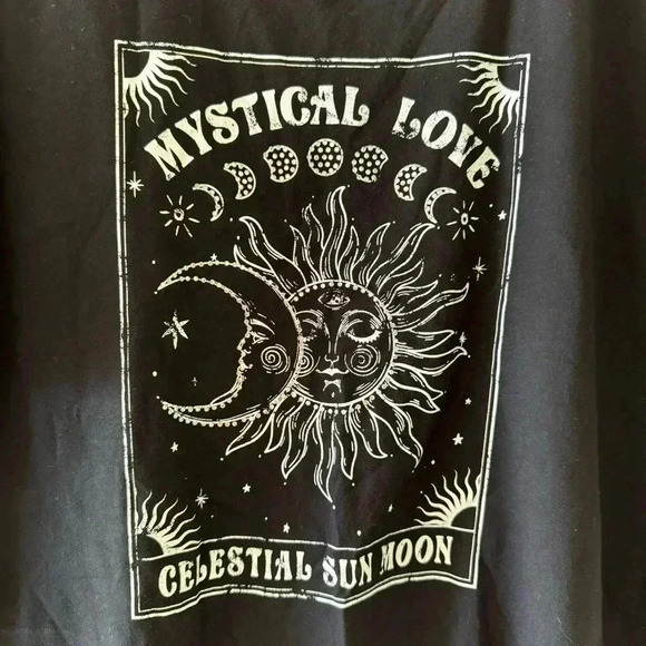 Organic Generation Black White Mystical  Cropped TShirt SZ L #2162 - Picture 6 of 11